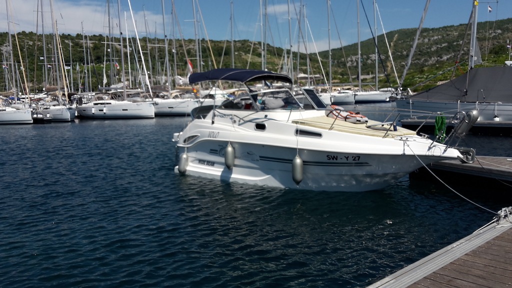 27 Yachtline im Hafen, Kroatien
