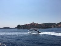 Das Foto wurde von einem anderen Boot aus gemacht, man sieht die SR30 -Yachtline- vor Dubrovnik.